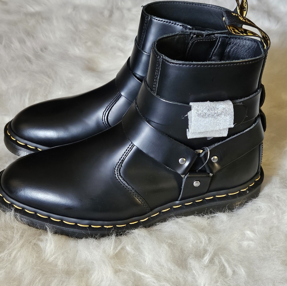 DR. MARTEN "JAIMES" BOOT